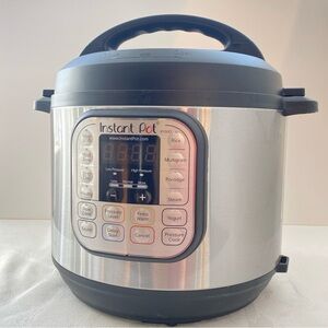 Instant Pot Duo-60 6 Quart with Accessories Clean & Perfect